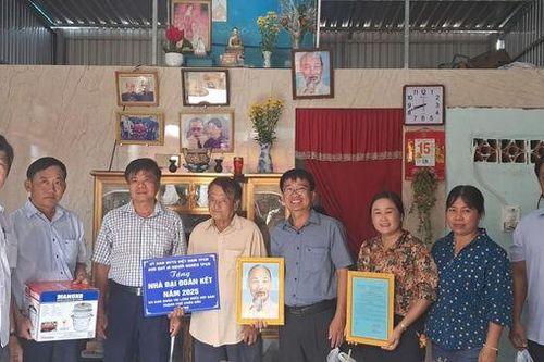 TP. Châu Đốc bàn giao thêm 26 căn nhà Đại đoàn kết