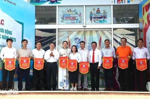Phục vụ xe Thư viện lưu động tại 28 trường học ở Đồng Nai