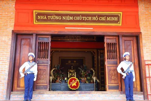 Nhà tưởng niệm Bác Hồ ở Trường Sa