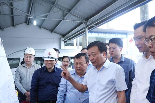 Thứ trưởng Bộ Xây dựng Nguyễn Danh Huy khảo sát hướng tuyến Dự án đường sắt Lào Cai - Hà Nội - Hải Phòng