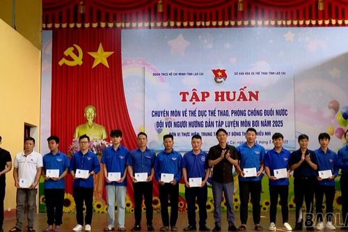41 học viên hoàn thành khóa tập huấn chuyên môn đối với người hướng dẫn tập luyện môn bơi
