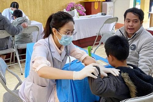 Khám sàng lọc và tư vấn can thiệp sớm cho trẻ khuyết tật