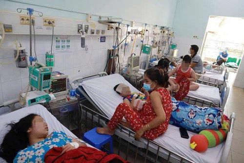 Giật mình với chi phí thuê chăm người ốm