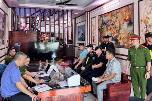 Khởi tố một người tự ý khai thác cát, sỏi ở lòng sông để bán