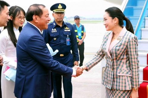 Thủ tướng Thái Lan bắt đầu thăm chính thức Việt Nam