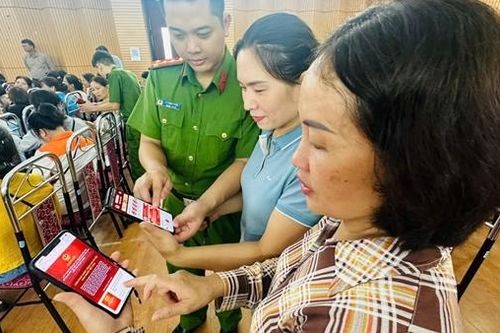 Người dân hào hứng góp ý kiến Dự thảo sửa đổi Hiến pháp qua VNelD