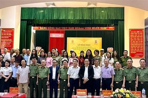 Khai mạc trại sáng tác văn học về đề tài 'Vì an ninh Tổ quốc và bình yên cuộc sống' tại Ninh Bình