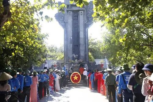 Hà Nội - Trường Sa: Ân nặng tình sâu