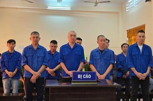9 bị cáo dùng súng giải quyết mâu thuẫn lãnh án gần 40 năm tù