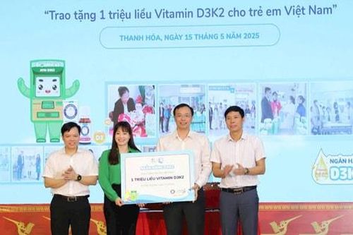 Trao tặng 1 triệu liều Vitamin D3K2 cho trẻ em Việt Nam