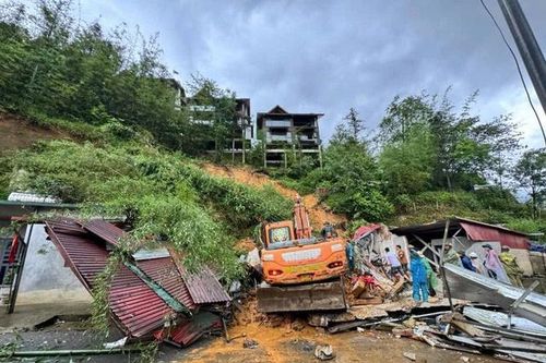Mưa lớn gây sạt lở tại Sa Pa khiến một phụ nữ tử vong
