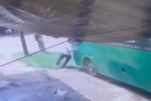 Xe buýt Mai Linh trôi tự do làm một người tử vong