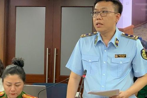 Hàng chục tấn nội tạng đông lạnh, yến sào, bò khô... không xuất xứ bán tràn lan ở TPHCM