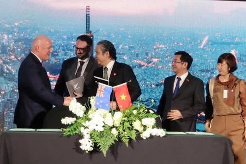 Công ty CP Sữa Quốc tế LOF ký hợp tác toàn diện với công ty GMP Dairy - Newzealand phát triển sản phẩm sữa công thức