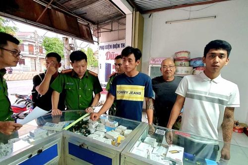 Bắt 2 đối tượng đến nhà thờ khống chế người dân cướp tài sản