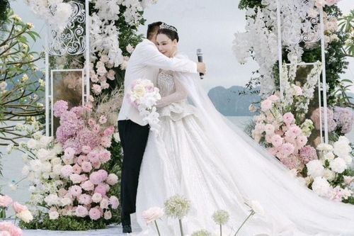 Khoảnh khắc đáng nhớ trong lễ cưới Hồ Quỳnh Hương