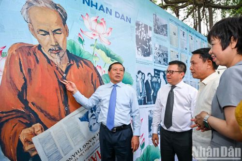 Triển lãm 'Rạng rỡ tên Người' kỷ niệm 135 năm Ngày sinh nhật Bác