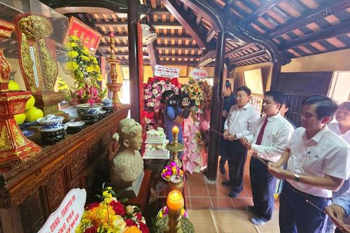 Tri ân 'ông tổ' nhiếp ảnh Việt Nam