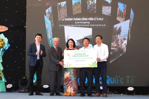 Bàn giao dự án hỗ trợ phòng chống xói lở bờ biển Cửa