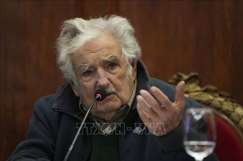 Điện chia buồn nguyên Tổng thống Cộng hòa Đông Uruguay qua đời