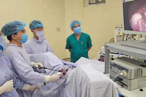 Lần đầu tiên mổ ung thư không để lại sẹo ngoài da