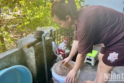 Người dân phường Hòa Hương đảo lộn cuộc sống vì nước sinh hoạt bị nhiễm bẩn