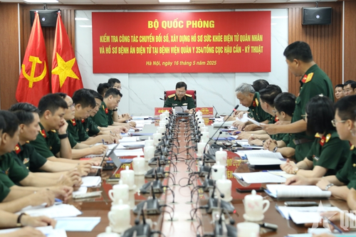 Thượng tướng Lê Huy Vịnh kiểm tra công tác chuyển đổi số tại Bệnh viện Quân y 354