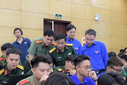 Khai mạc Cuộc thi Olympic tiếng Anh dành cho cán bộ trẻ