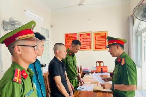 Bắt đối tượng lừa đổi vé số trúng thưởng giả cho người khuyết tật