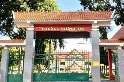 Kỷ luật cảnh cáo Kế toán trưởng Trường Chính trị Đắk Lắk