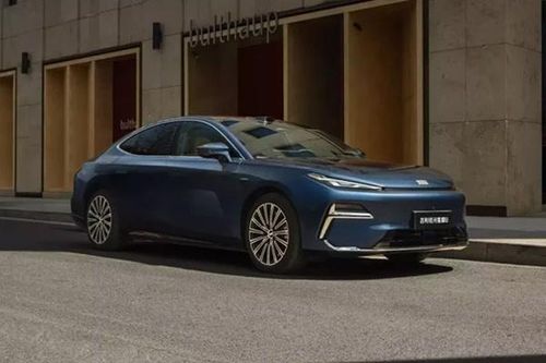 Sếp Chery gây 'bão mạng' vì chê Geely Galaxy Starshine 8
