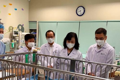 Cháu bé trong vụ 'Bệnh viện yêu cầu đủ tiền mới cấp cứu' đã được xuất viện