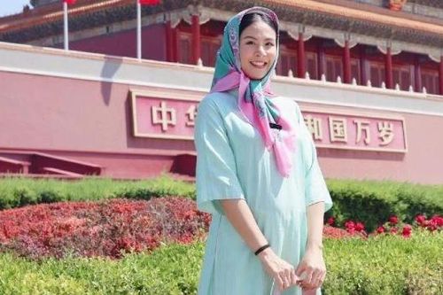 Hoa hậu Ngọc Hân mang bầu 5 tháng, khoe nhan sắc rạng rỡ