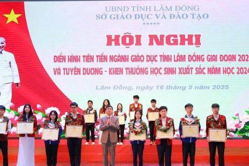 Lâm Đồng tuyên dương học sinh xuất sắc và điển hình tiên tiến ngành Giáo dục