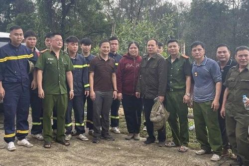 Kịp thời giải cứu cặp vợ chồng mắc kẹt trong rừng núi hiểm trở
