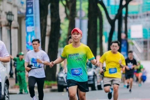 Hơn 1.000 người làm báo tham gia giải đi bộ - chạy bộ tại TP.HCM
