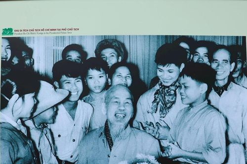 Chiêm ngưỡng 300 hình ảnh quý về Chủ tịch Hồ Chí Minh – Tinh hoa dân tộc, Tầm vóc thời đại