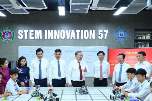 Tổng Bí thư Tô Lâm tặng phòng thực hành giáo dục STEM cho Trường THPT Kim Liên