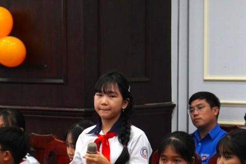 Thiếu nhi Cà Mau băn khoăn về sữa giả, thực phẩm bẩn bán ở cổng trường