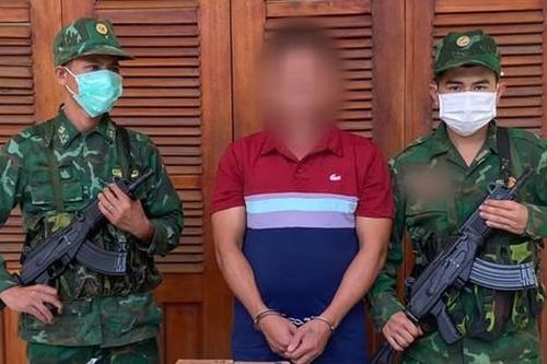 Bắt đối tượng vận chuyển 38 bánh ma túy từ nước ngoài về Việt Nam