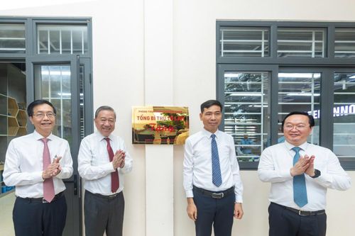 Tổng Bí thư Tô Lâm trao tặng phòng học STEM cho Trường THPT Kim Liên, Nghệ An