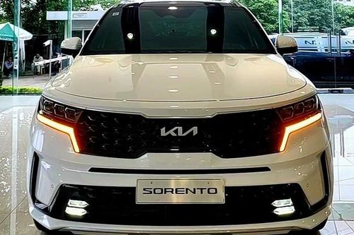 Loạt xe SUV tiền tỷ đang được giảm giá mạnh, khách mua 'lời' cả trăm triệu