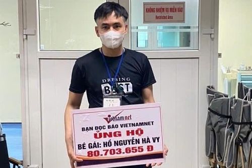 Trao hơn 80 triệu đồng tới bé Hồ Nguyễn Hà Vy bị tan máu bẩm sinh cần ghép tủy