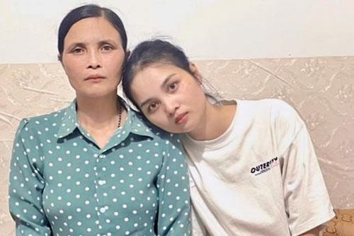 Cô gái Phú Thọ mất tứ chi trong một tháng, được mẹ chăm như trẻ sơ sinh