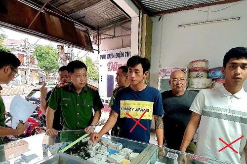 Bắt giữ 2 thanh niên khống chế người đàn ông trong nhà thờ, cướp tài sản