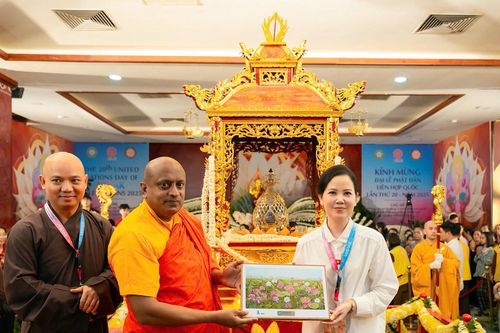 Bức tranh quý Giáo hội Phật giáo Việt Nam tặng Tổng thống Sri Lanka