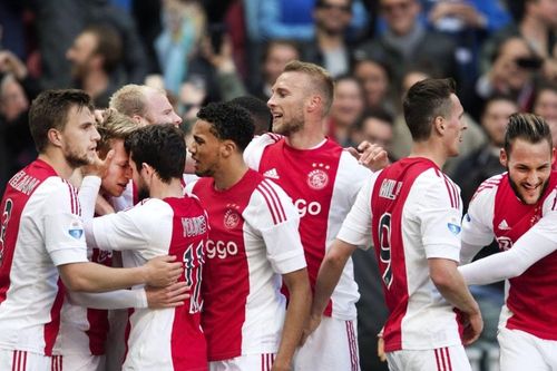 Ajax Amsterdam - 'cầm vàng lại để vàng rơi'?