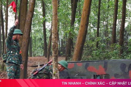 Xem thực hành '3 tiếng nổ' của chiến sĩ mới Trung đoàn 841