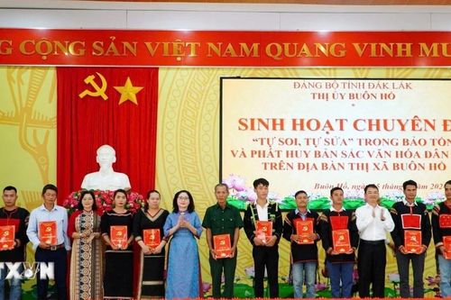 Sổ tiết kiệm Búa liềm vàng: Cách làm sáng tạo trong học và làm theo Bác
