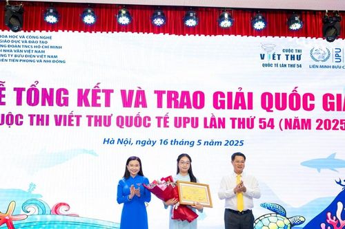 Nữ sinh Đà Nẵng 'hóa thân' làm đại dương giành giải Nhất cuộc thi viết thư UPU